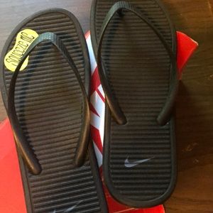 Nike women’s Solar Soft Thongs NEW size 9